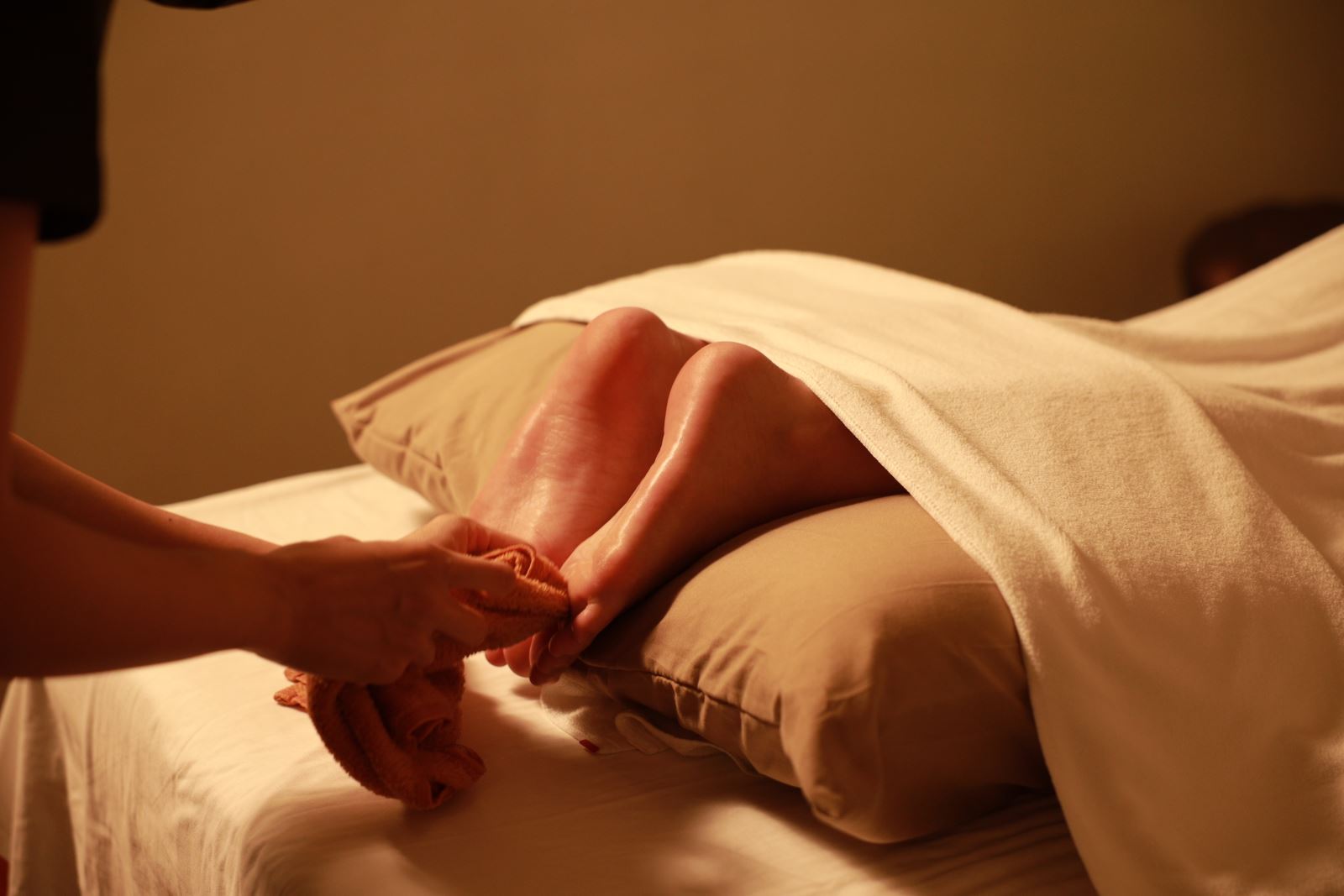 Massage chân tại nhà chuẩn như Spa chắc chắn bạn sẽ cần