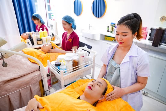 Juna Spa chăm sóc da với những liệu trình cá nhân hóa và công nghệ hiện đại