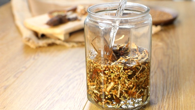 Hướng dẫn ngâm rượu mai quế lộ dùng trong thực phẩm