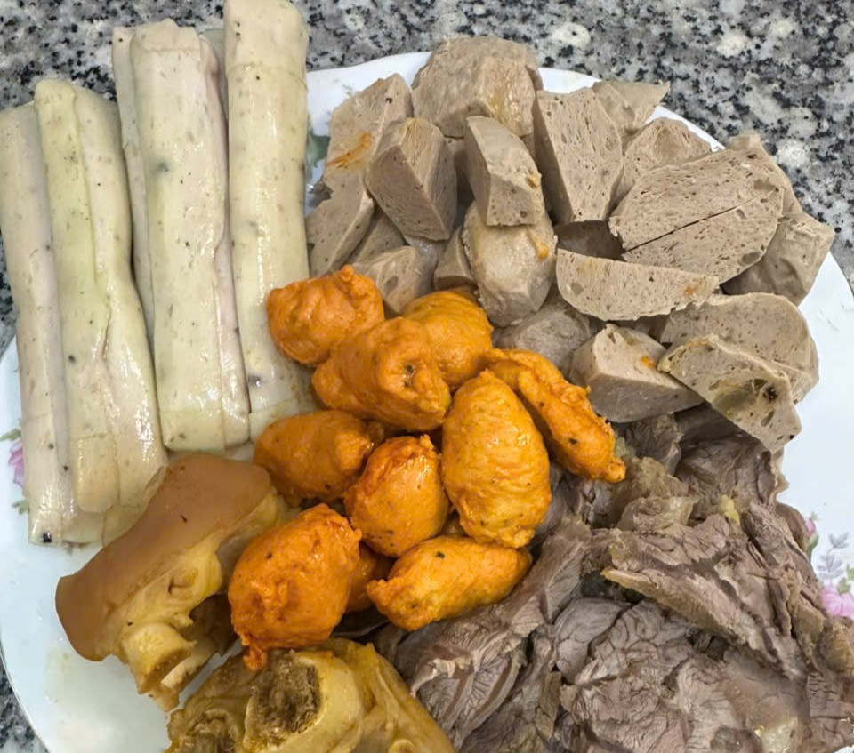 Chả Cua Huế: Bí Quyết Cho Món Bún Bò Đậm Vị Tại Sài Gòn